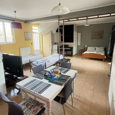 Patras - Independent Studio In Quiet Area Esterno foto