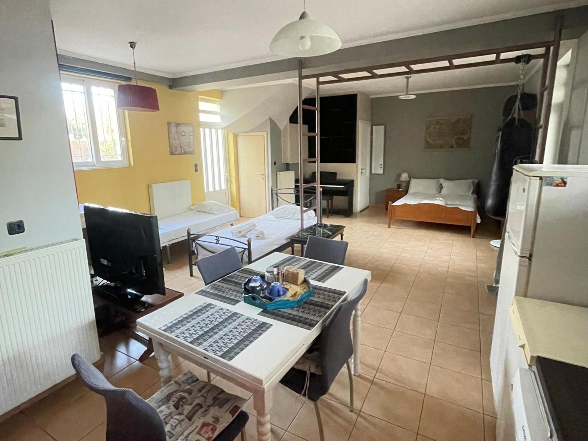 Patras - Independent Studio In Quiet Area Esterno foto